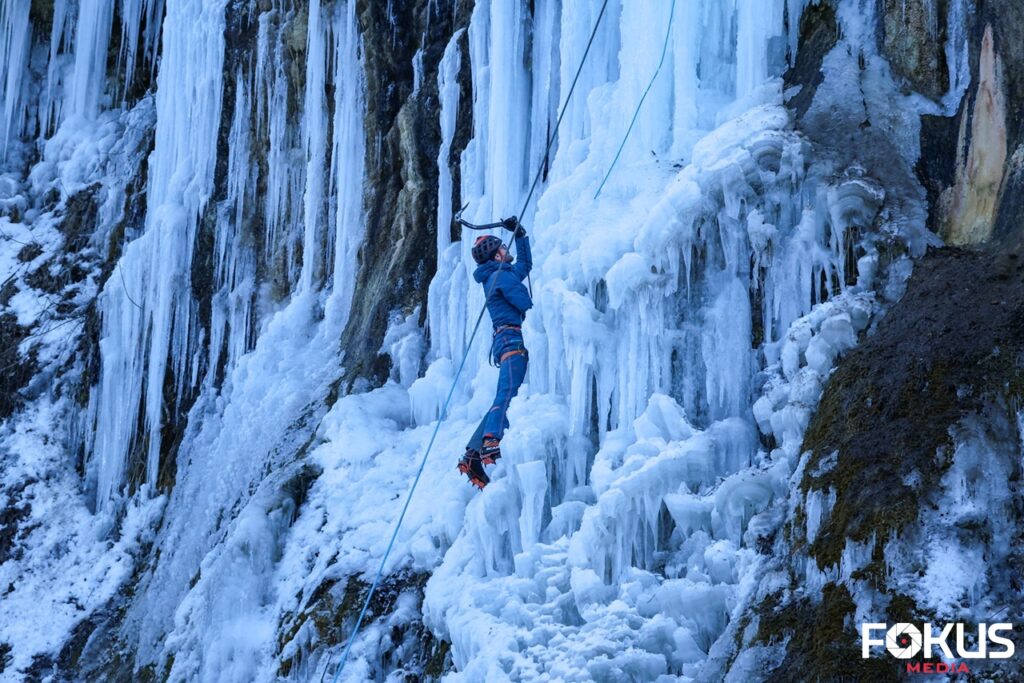 Lodospady Rudawki Rymanowskiej zimą. Piękno, które przyciąga tłumy [FOTOGALERIA]