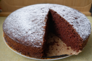 Czekoladowe ciasto z pudrem